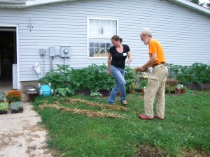 Peter Bane with co-teacher Rhonda Baird laying out a garden path during 2007 permaculture class